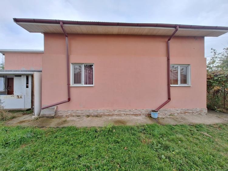 Casă cu 3 camere cu Teren 1600 Mp în Central