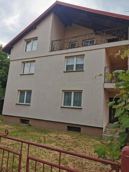 Casă cu 4 camere cu Teren 500 Mp în Central