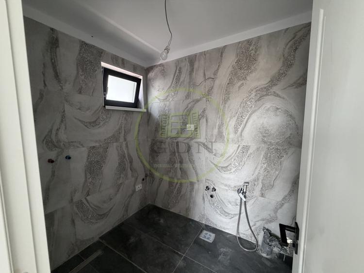Casă individuală cu 4 camere cu Canalizare în Cârcea