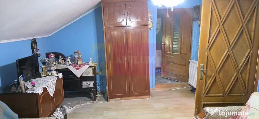 Casă cu 5 camere cu Teren 379 Mp în Central
