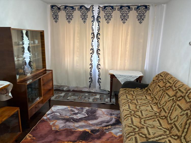 Apartament cu 3 camere în Piața