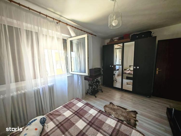 Apartament cu 3 camere semidecomandat în Valea Rosie
