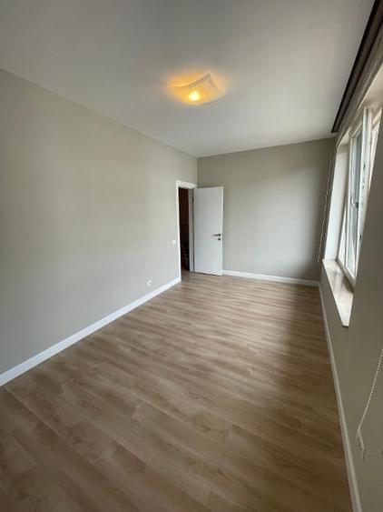 Duplex cu 7 camere cu Garaj în Iancu Nicolae