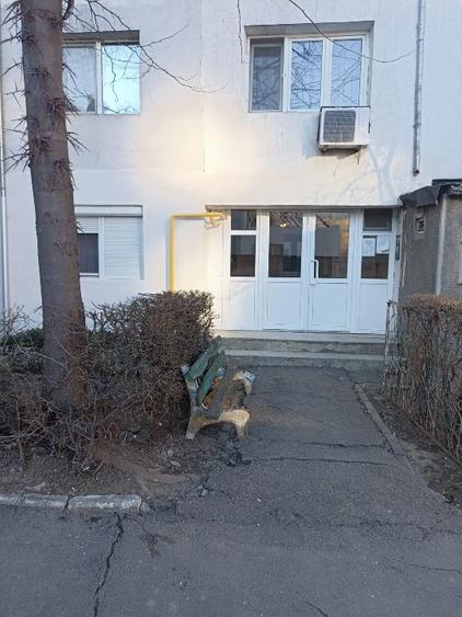 Apartament cu 3 camere decomandat, mobilat în Viziru 3