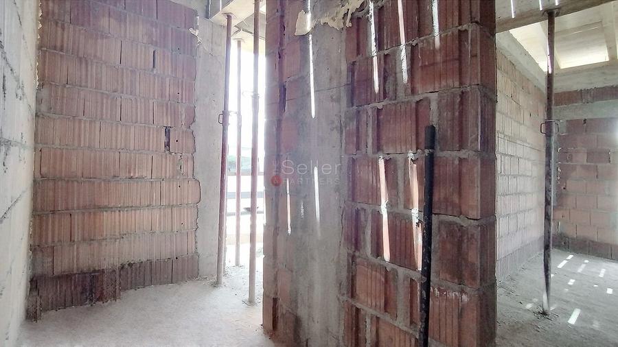 Casă individuală cu 4 camere cu Canalizare în Cristian
