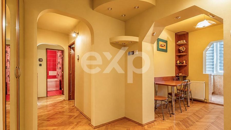 Apartament cu 3 camere decomandat, mobilat în Girocului