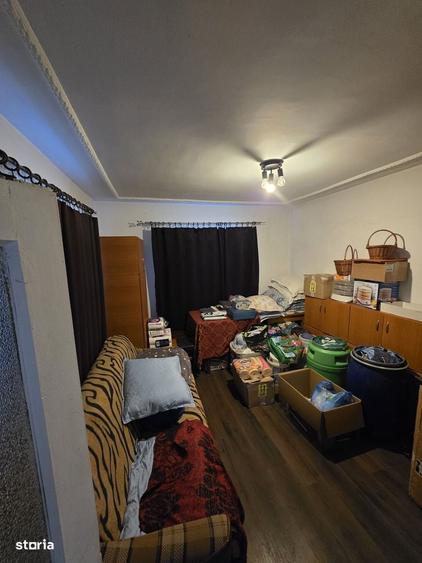 Casă cu 4 camere în Deleni