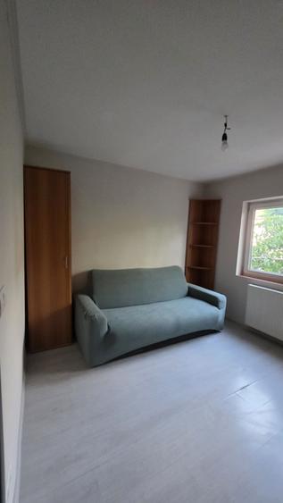 Apartament cu 3 camere decomandat în Aradului