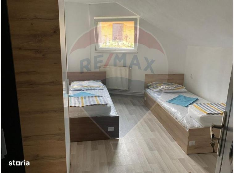 Casă cu 4 camere cu Teren 300 Mp în Central