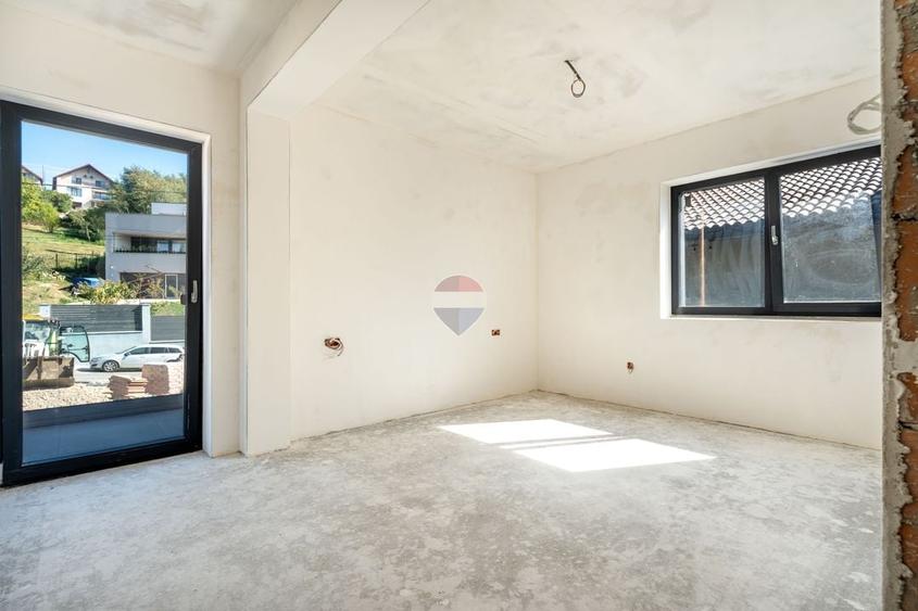 Duplex cu 6 camere cu Teren 400 Mp în Sud