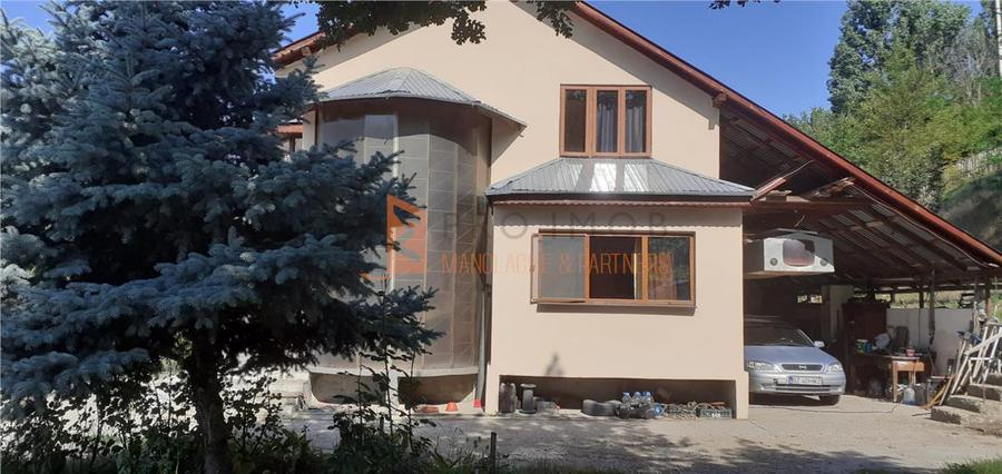 Casă individuală cu 4 camere cu Canalizare în Berca
