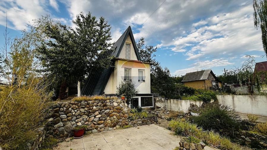 Casă cu 4 camere cu Teren 959 Mp în Lăzăreni