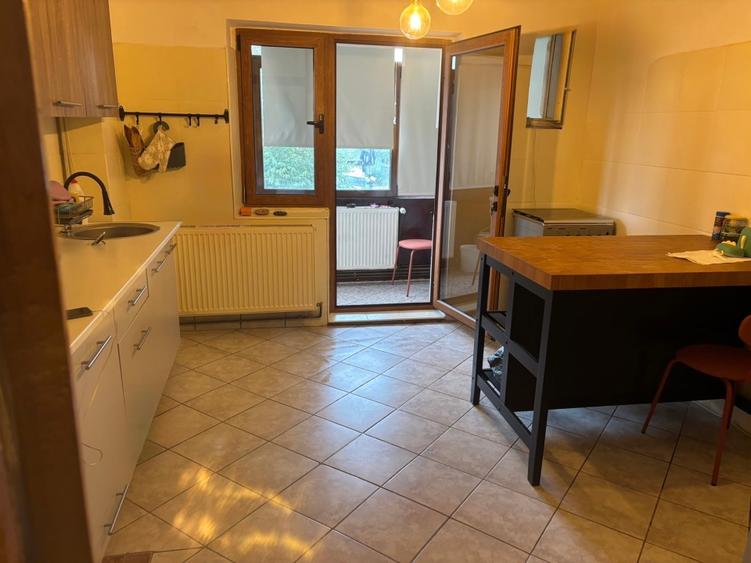 Apartament cu 3 camere decomandat în Periș