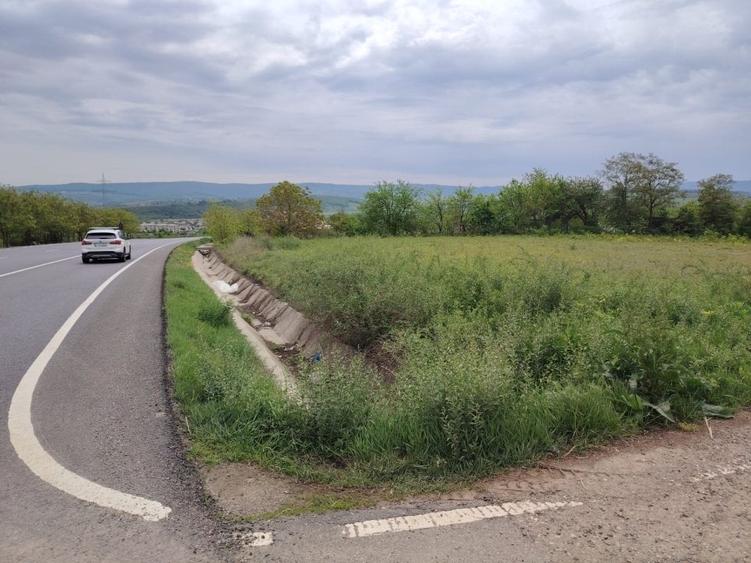 Teren Construcții intravilan de 1800 mp, în Ciurbești