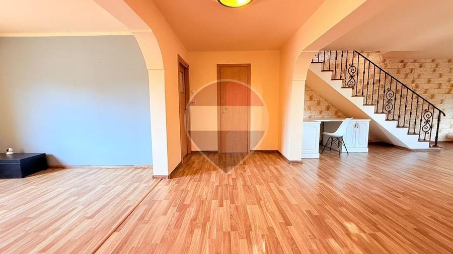 Casă individuală cu 5 camere cu Teren 553 Mp în Clinceni