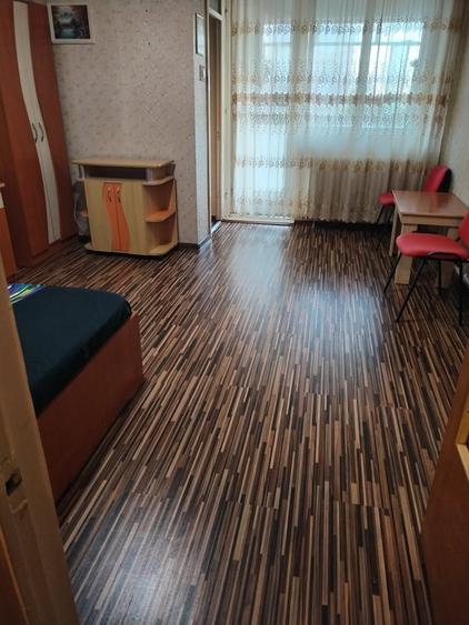 Garsonieră decomandată în Vitan