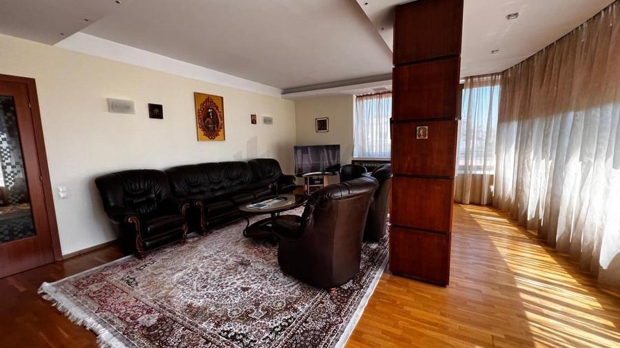 Apartament cu 3 camere decomandat, mobilat în Primăverii