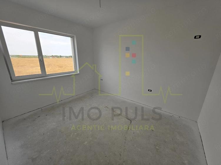 Casă cu 7 camere cu Teren 310 Mp în Moșnița Veche