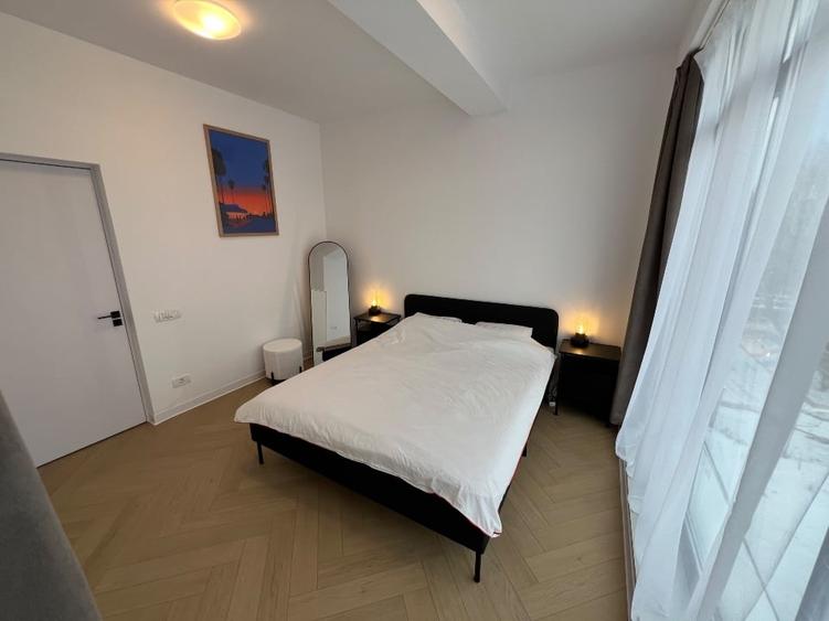 Apartament cu 2 camere semidecomandat, mobilat în Central