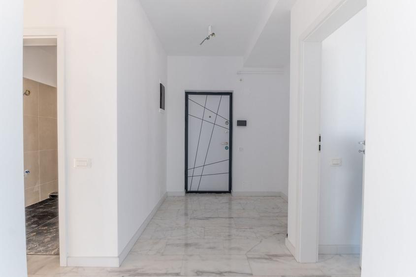 Apartament cu 3 camere semidecomandat în Metalurgiei