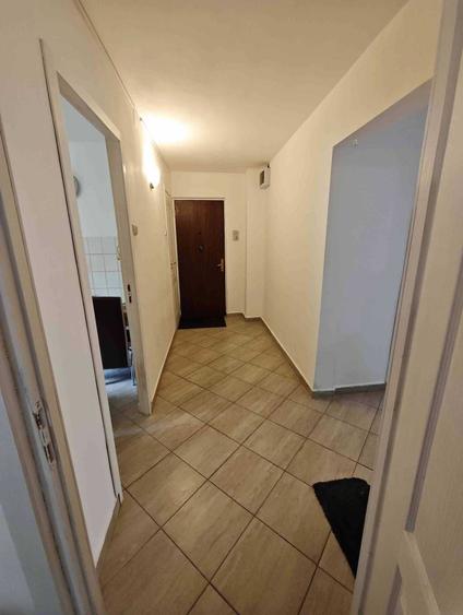 Apartament cu 3 camere decomandat în Păcii