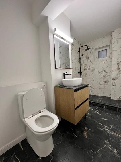 Apartament cu 3 camere semidecomandat, mobilat în Cantemir