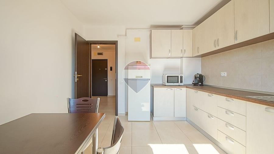 Apartament cu 3 camere decomandat, mobilat în Tractorul