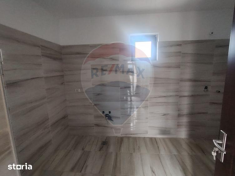 Casă cu 3 camere cu Teren 1326 Mp în Central