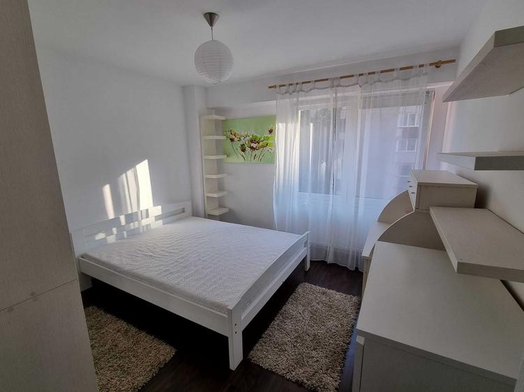 Apartament cu 3 camere decomandat în Tudor