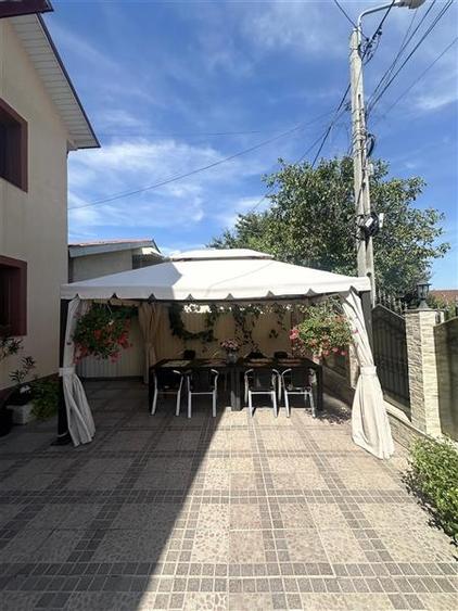 Casă individuală cu 13 camere cu Canalizare în Nord