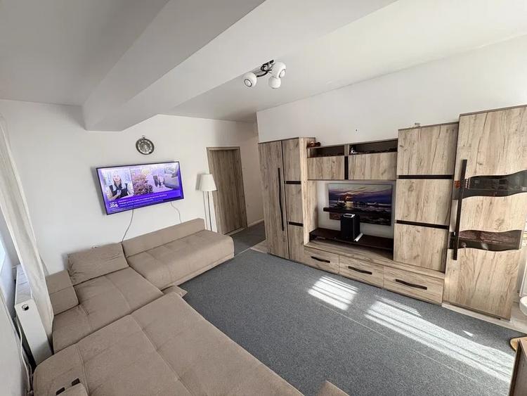 Apartament cu 3 camere decomandat, mobilat în Central
