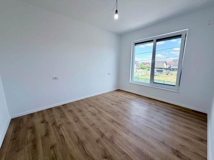Duplex cu 5 camere cu Canalizare în Moșnița Nouă