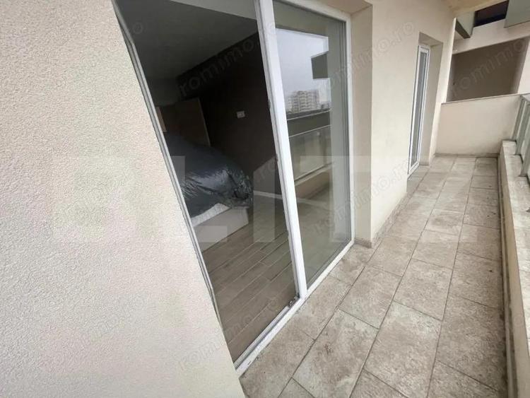 Apartament cu 3 camere decomandat, mobilat în Rovine