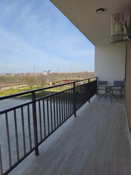 Apartament cu 3 camere decomandat în Năvodari