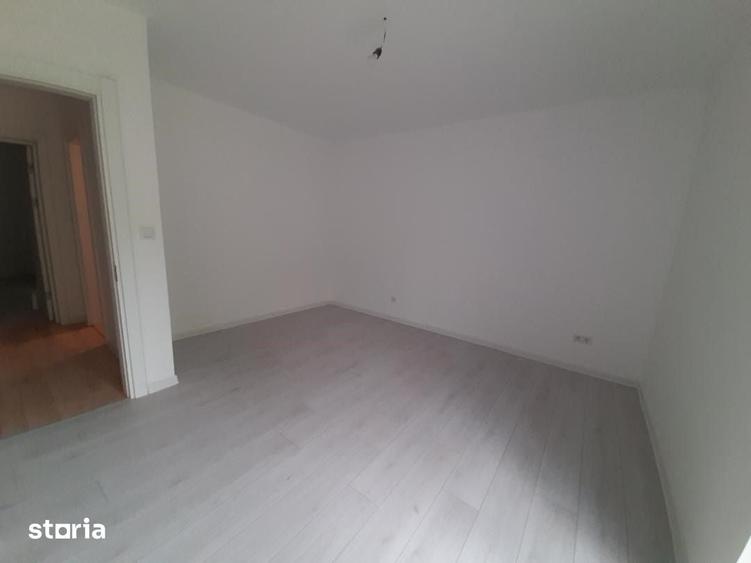 Casă cu 6 camere cu Teren 370 Mp în Ștefănești