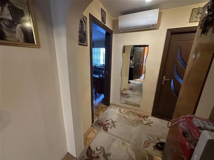 Apartament cu 3 camere decomandat, mobilat în Aradului