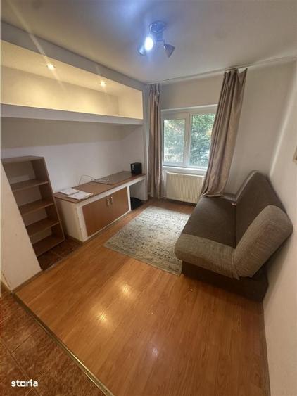 Apartament cu 4 camere decomandat în Lipovei