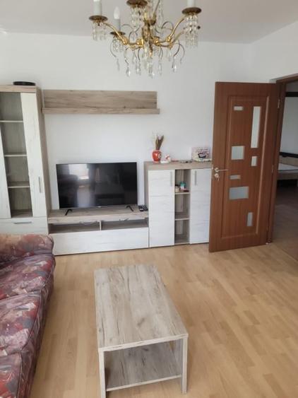 Apartament cu 3 camere decomandat în Aviației