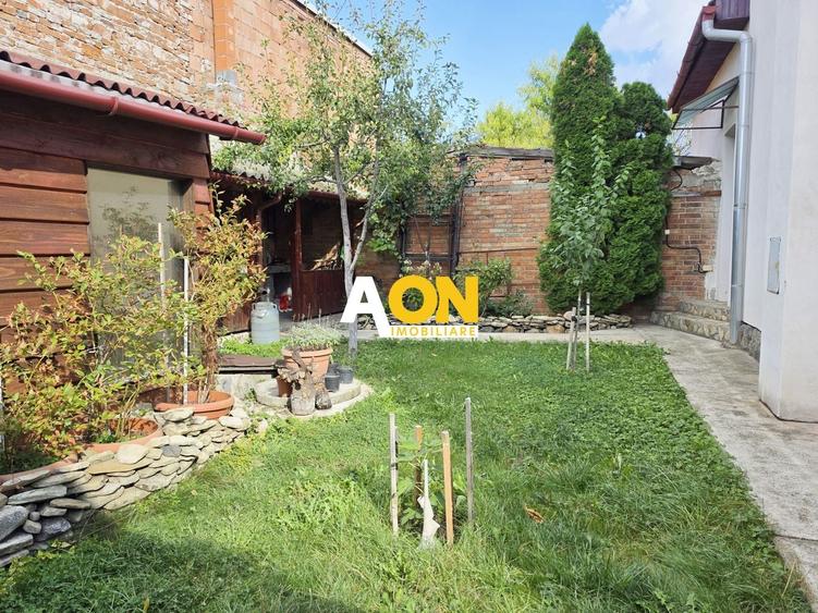 Casă individuală cu 5 camere cu Canalizare în Central