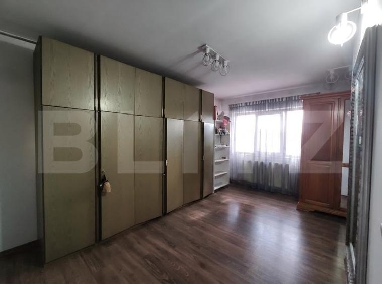 Casă individuală cu 7 camere cu Canalizare în Dorolț