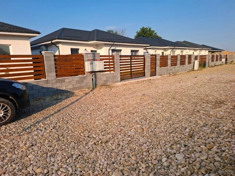 Casă individuală cu 4 camere cu Canalizare în Dârza