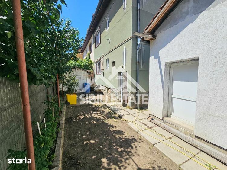 Casă cu 5 camere cu Teren 198 Mp în Central