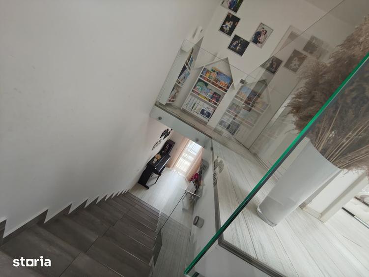 Casă cu 4 camere cu Teren 365 Mp în Florești