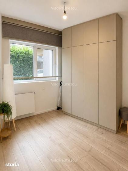 Apartament cu 3 camere semidecomandat în Tei