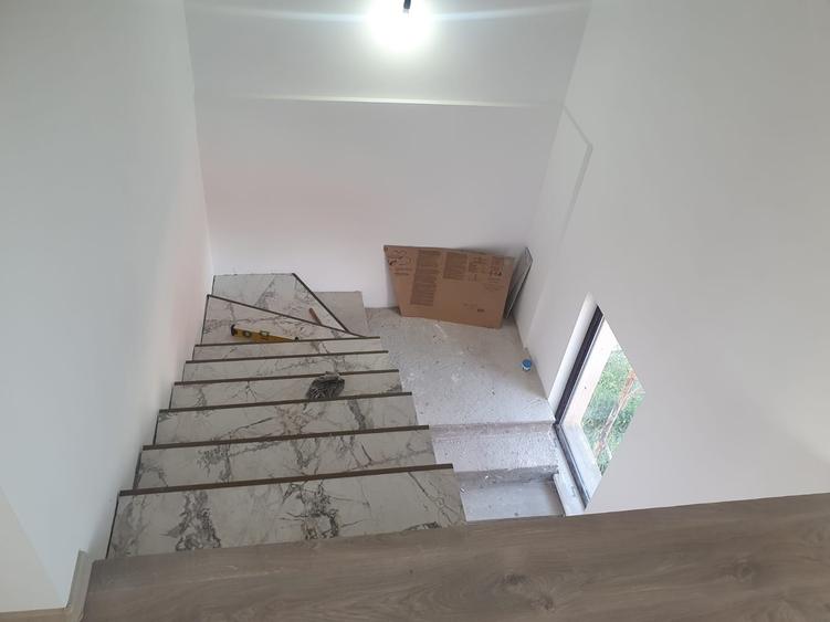 Casă cu 5 camere cu Teren 160 Mp în Est