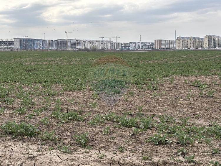 Teren agricol intravilan de 12651 mp, în Central