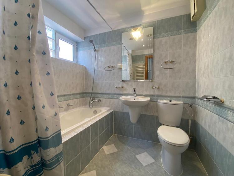 Apartament cu 3 camere decomandat, mobilat în Arcul de Triumf