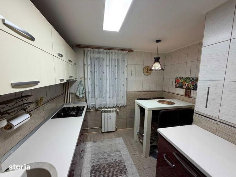 Apartament cu 3 camere decomandat în Drumul Taberei