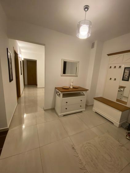 Apartament cu 4 camere decomandat în Central