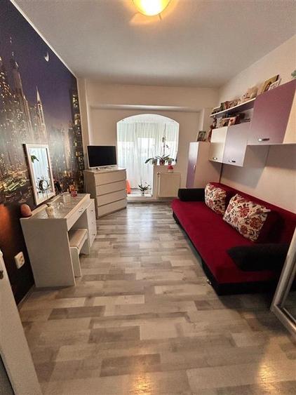 Apartament cu 3 camere decomandat în Barieră